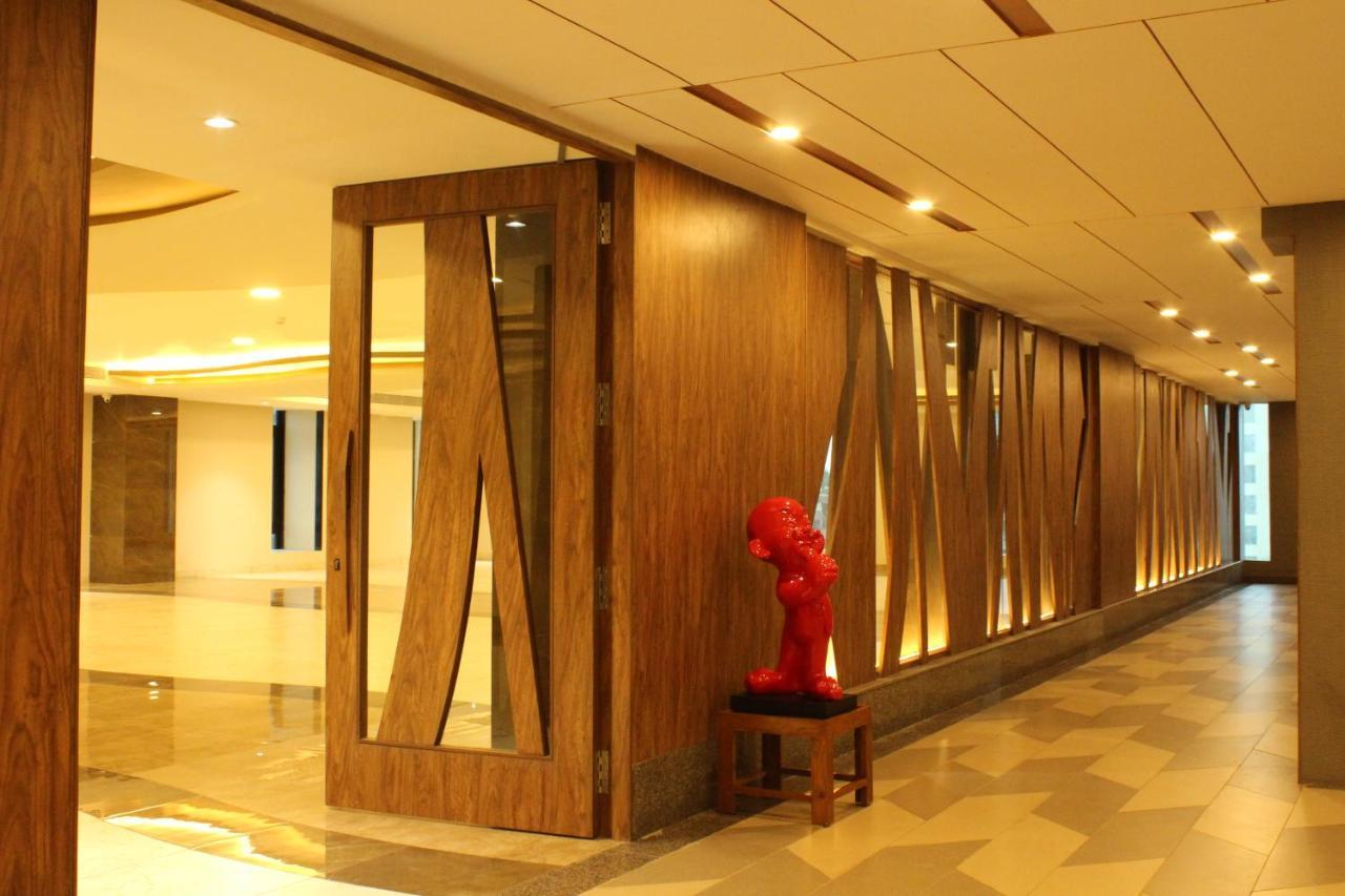 Zip By Spree Hotels Сурат Екстериор снимка