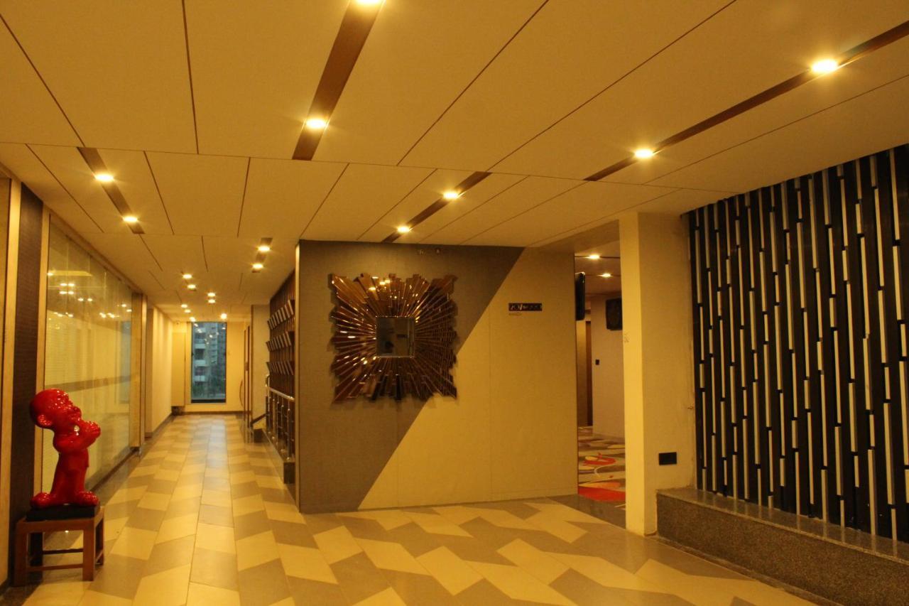 Zip By Spree Hotels Сурат Екстериор снимка