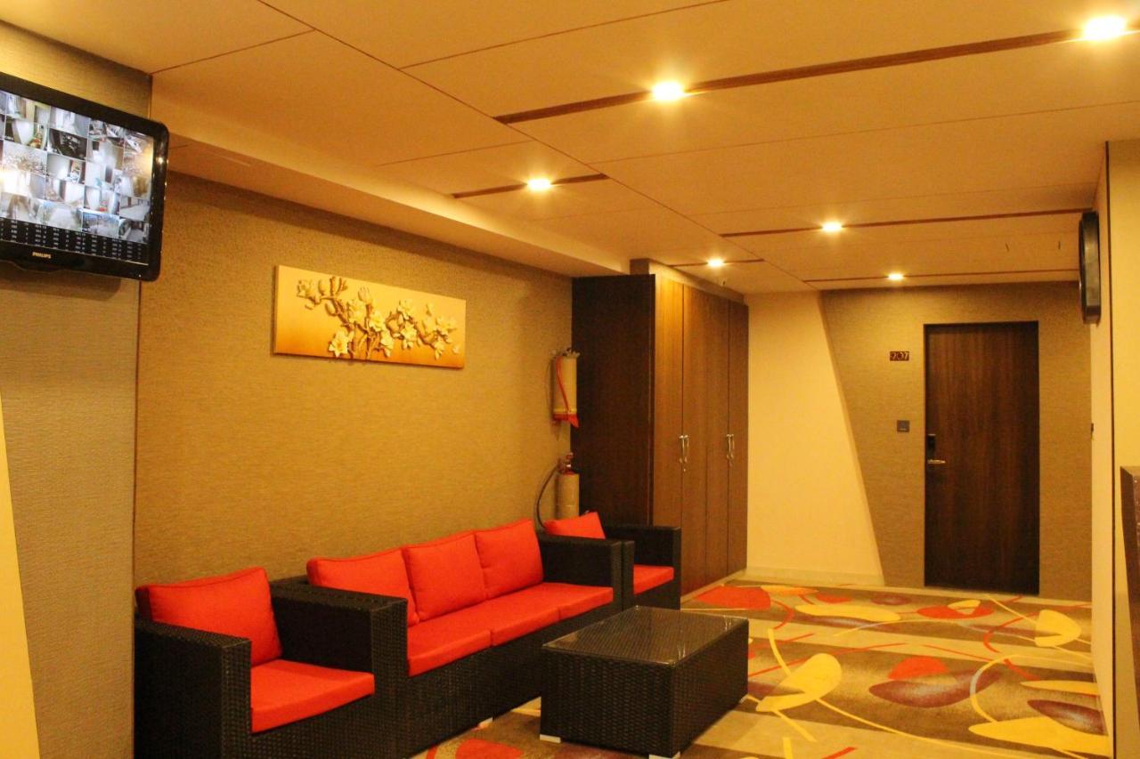 Zip By Spree Hotels Сурат Екстериор снимка