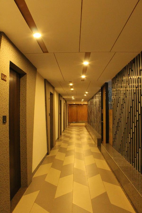 Zip By Spree Hotels Сурат Екстериор снимка