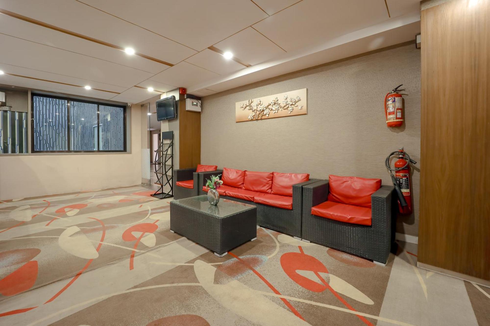 Zip By Spree Hotels Сурат Екстериор снимка