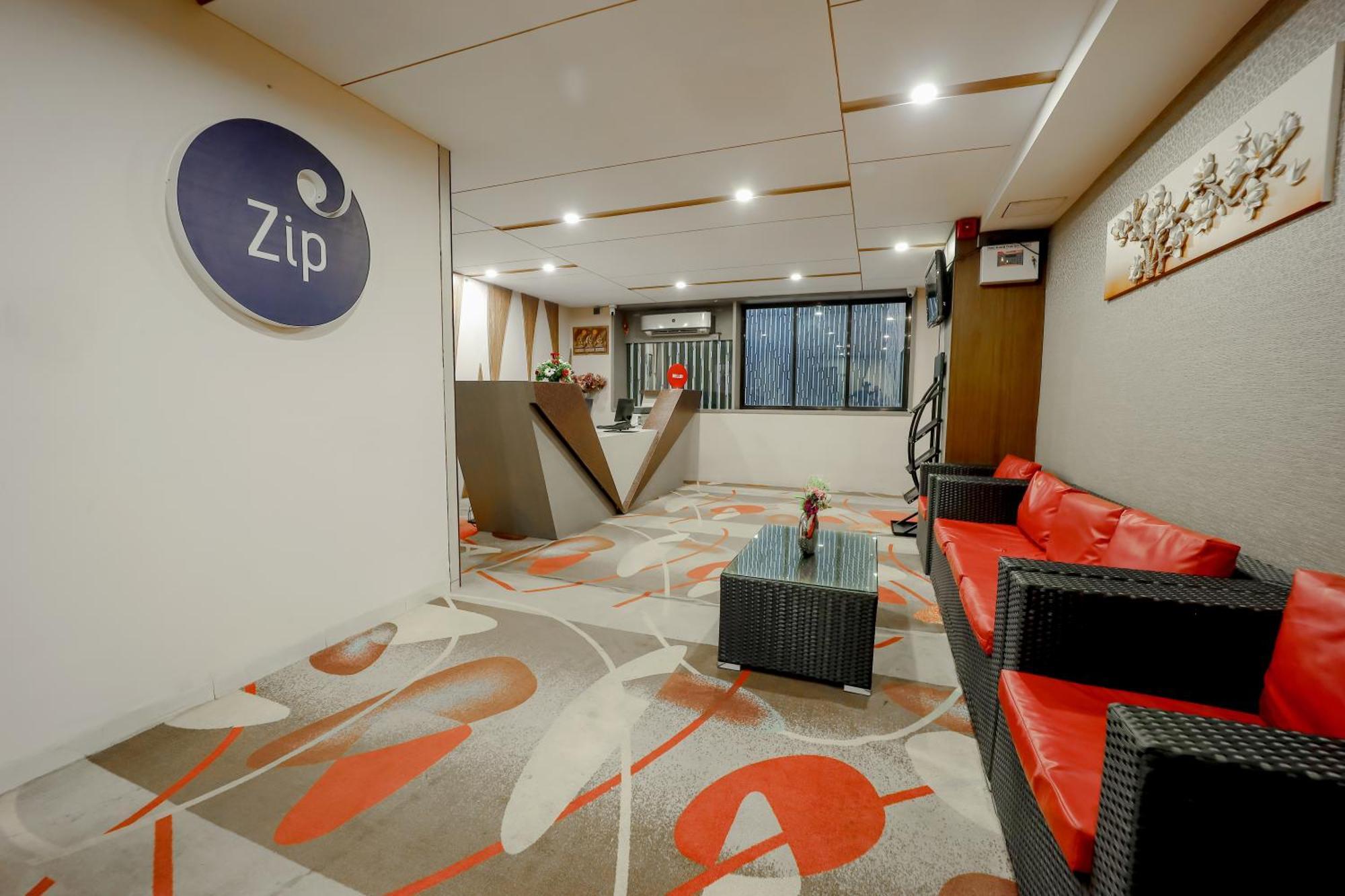 Zip By Spree Hotels Сурат Екстериор снимка