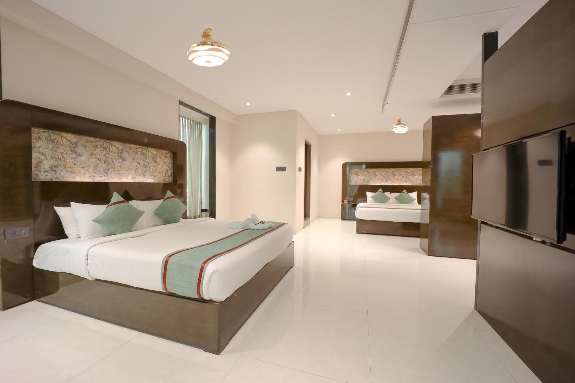 Zip By Spree Hotels Сурат Екстериор снимка