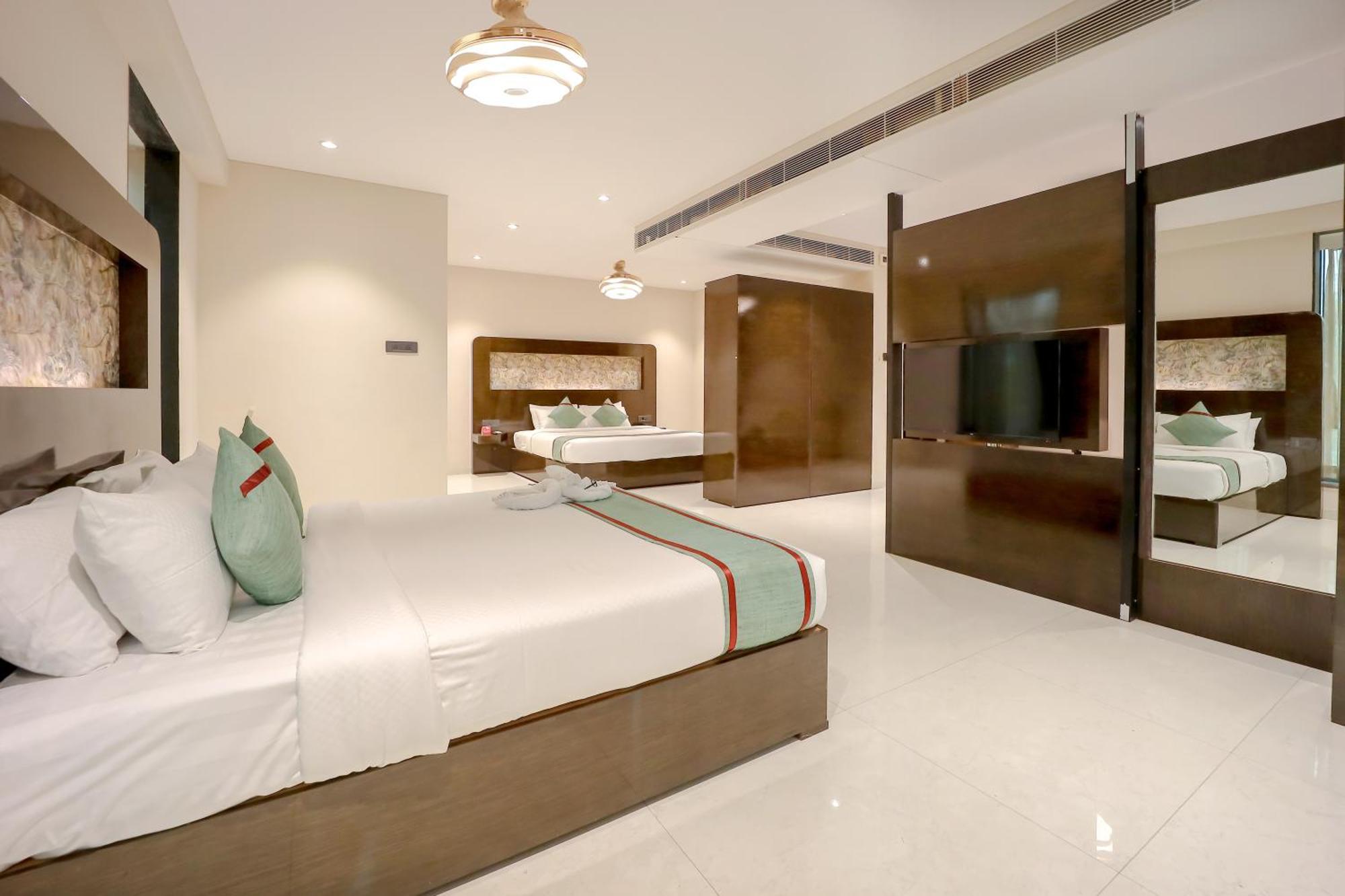 Zip By Spree Hotels Сурат Екстериор снимка
