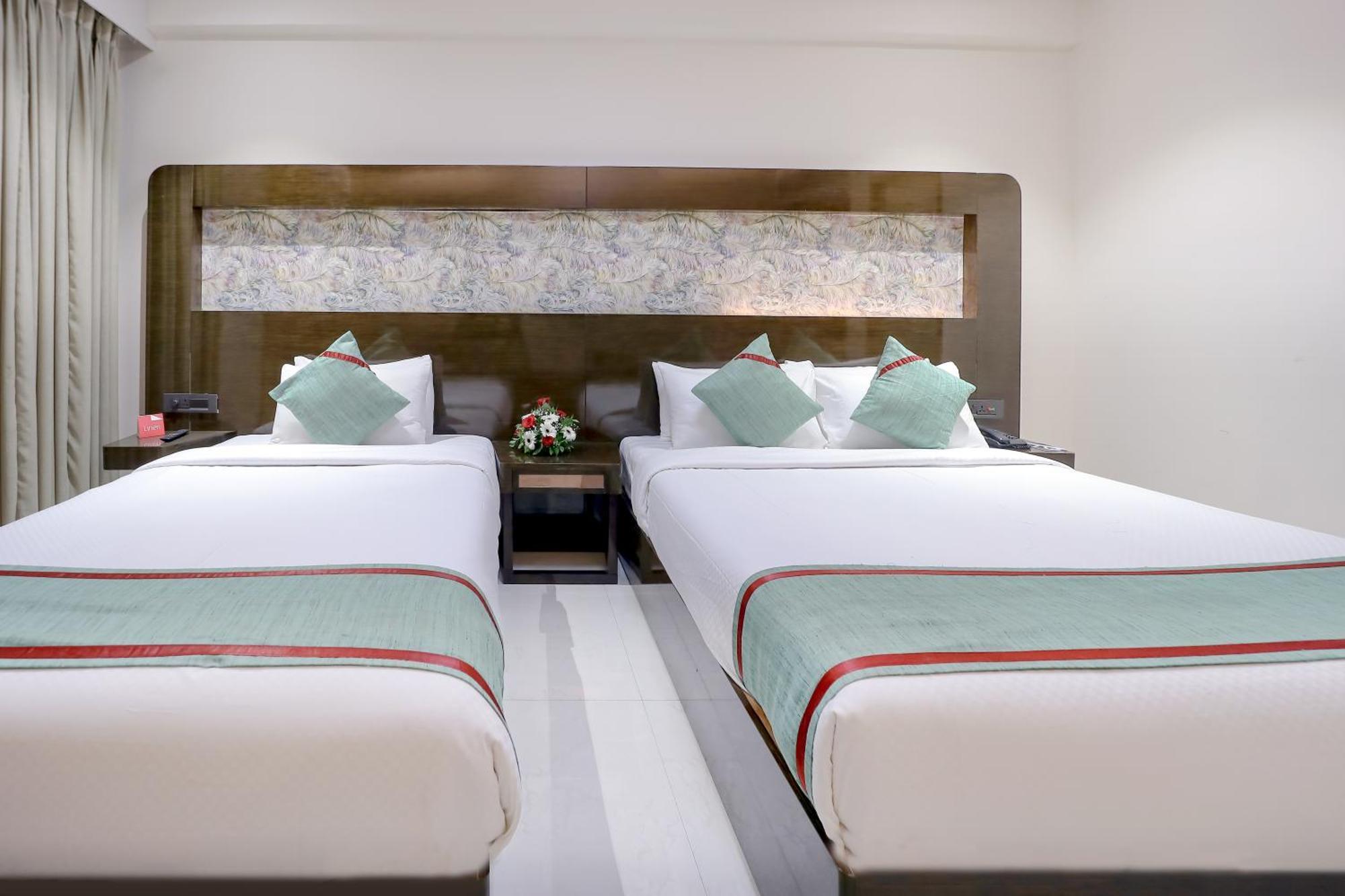 Zip By Spree Hotels Сурат Екстериор снимка