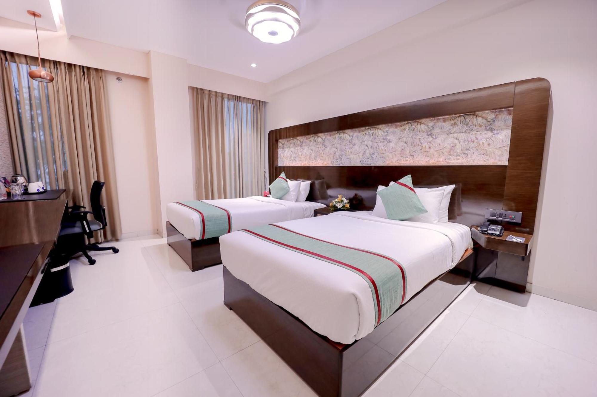 Zip By Spree Hotels Сурат Екстериор снимка