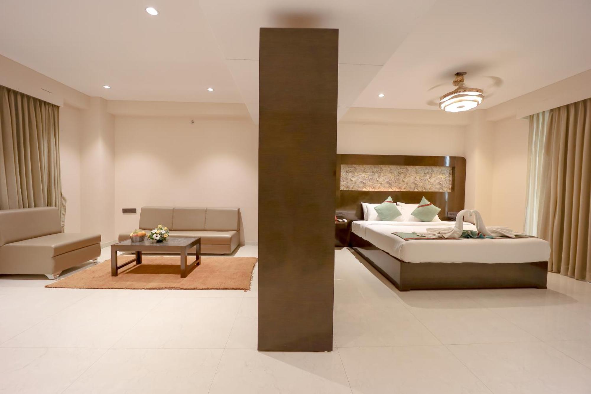 Zip By Spree Hotels Сурат Екстериор снимка